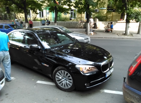 "Am BMW, iar toata strada e parcare pentru mine"