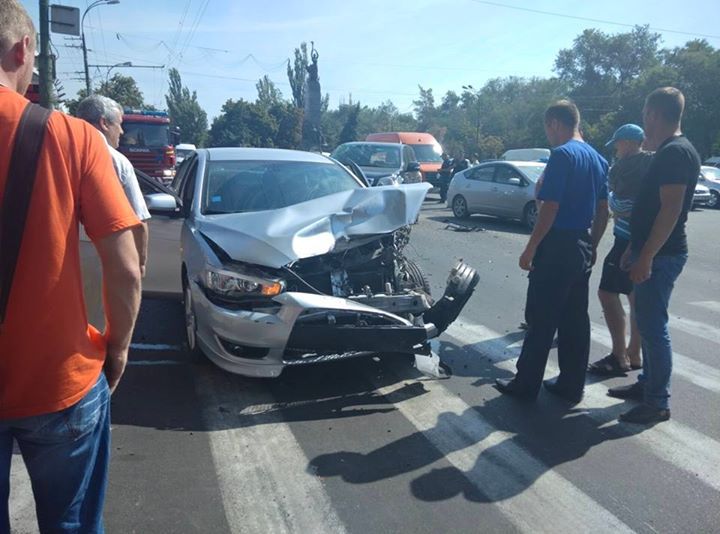Accident pe bd. Grigore Vieru din Chișinău. Trei mașini au fost avariate