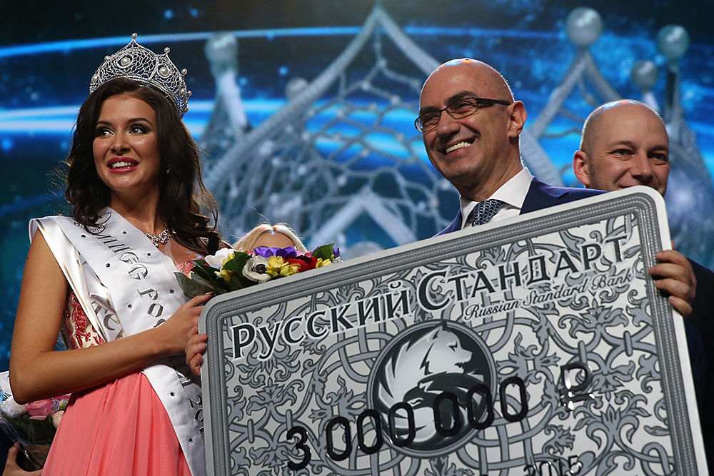 A fost aleasă Miss Rusia 2015. Fata a primit 3 milioane de ruble și un automobil