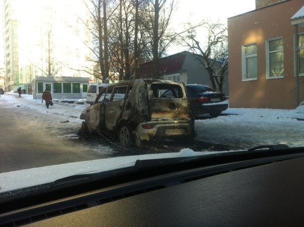 В Киеве массово жгут авто из Западной Украины