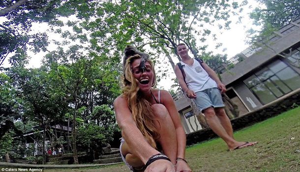 На Бали макака сделала селфи на камеру GoPro