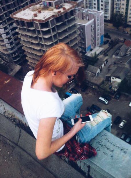 Мать кишиневского подростка не на шутку испугалась, увидев в Facebook, как отдыхает ее дочь