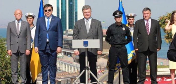 Нелепый наряд Саакашвили стал хитом в Интернете