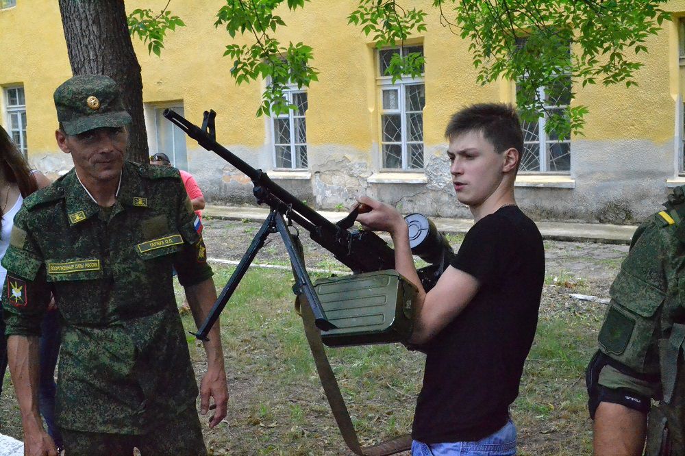 Дети с оружием: как воспитывают новое поколение в Приднестровье