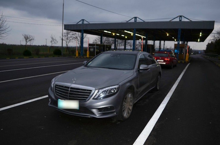 Moldovean la volanul unui „Mercedes S 350”, oprit la Vama Albița. Se pare că automobilul era furat din Belgia