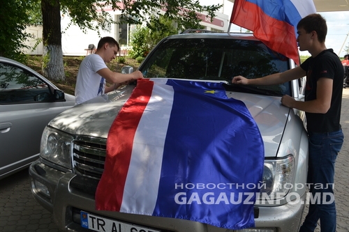 День России отметили в Гагаузии автопробегом из Комрата в Вулканешты