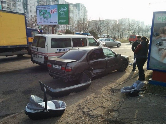 Accident rutier la Ciocana. Într-o maşină se aflau doi copii
