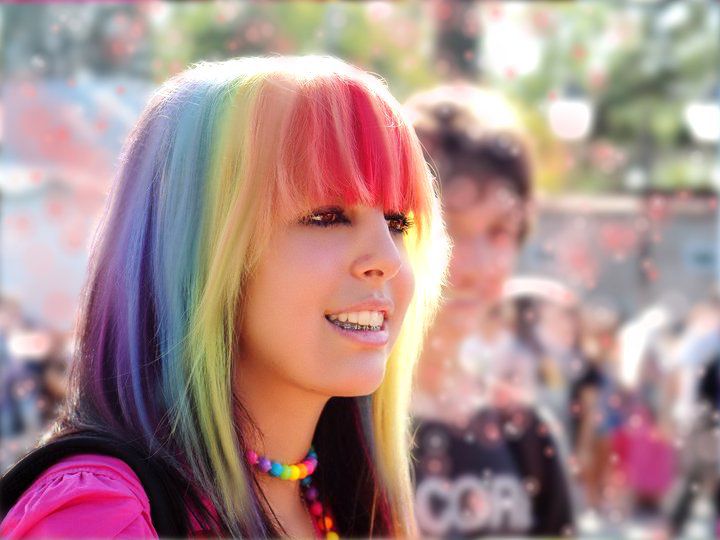 Радужные волосы - новый уличный тренд