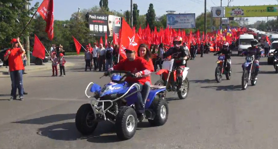 Жители Молдовы отмечают Первомай демонстрацией в Кишинёве