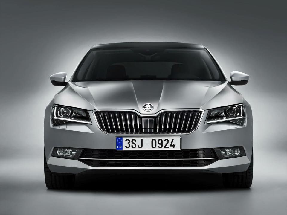 Опубликованы первые фотографии новой Skoda Superb