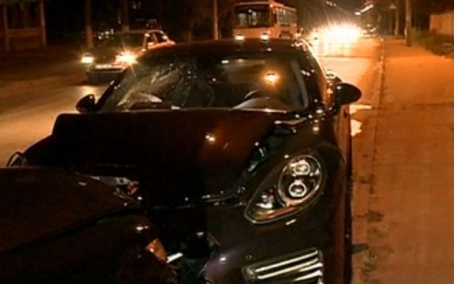 Un Porsche a fost făcut zob în Chişinău