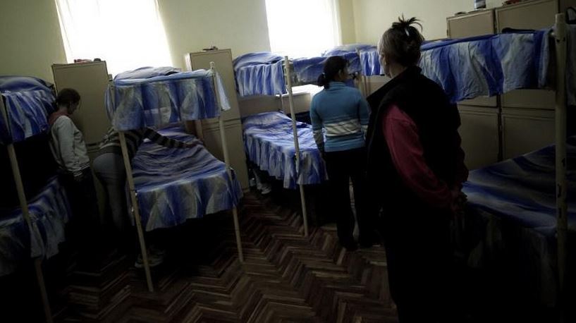 Женщину, перенесшую выкидыш в британской тюрьме, заставили «убирать за собой»
