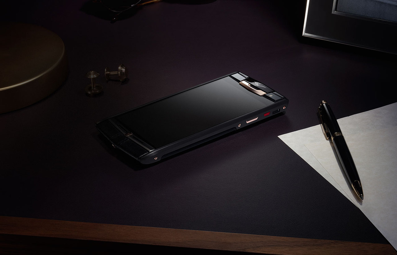 Vertu выпустила титановый смартфон за восемь тысяч евро