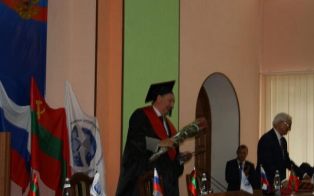 Rogozin atacă din nou: „Moldovenii vor fi lacheii din tinda UE. Vor aduce papucii“