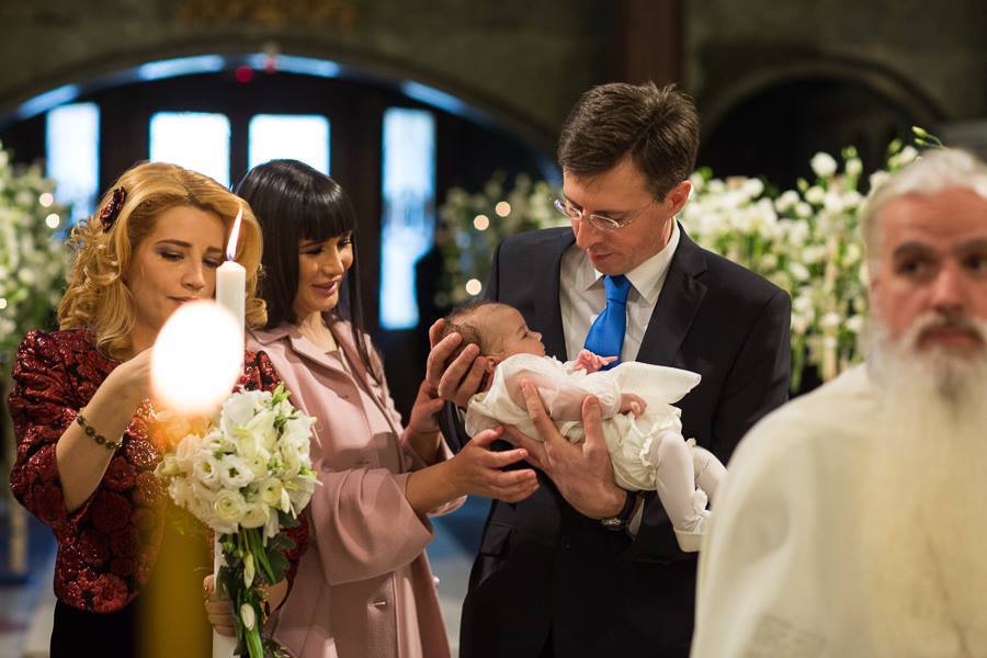 Nepoata presedintelui Romaniei, Sofia Anais, a fost botezata. Dorin Chirtoaca - nasul de botez
