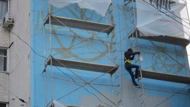 O a patra pictură murală va da culoare unui bloc din sectorul Botanica
