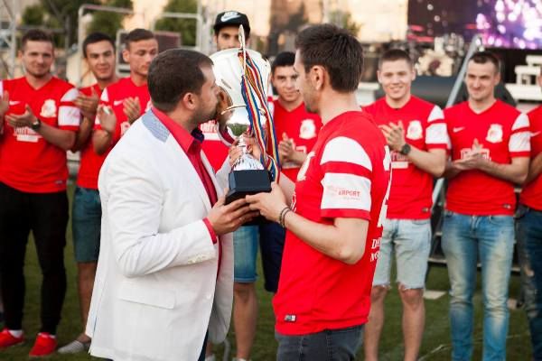 Илан Шор отпраздновал вместе с командой Милсами победу в чемпионате Молдовы
