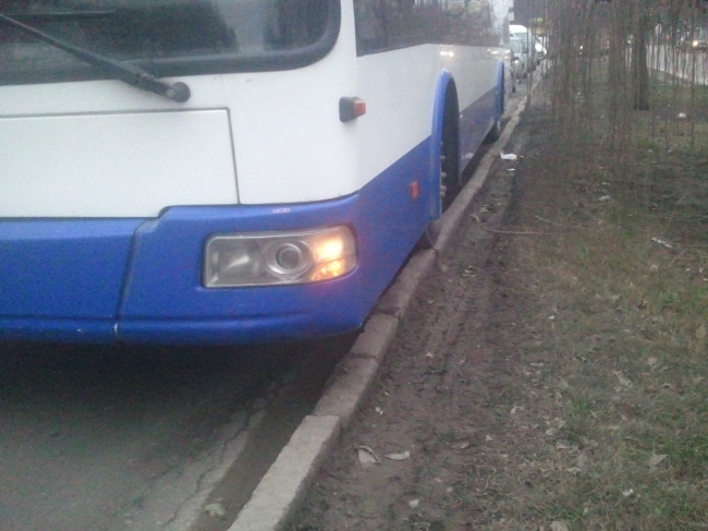 На Ботанике водитель заблокировал движение своим автомобилем