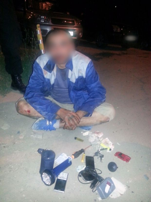 Doi hoți, prinși la câteva ore după ce au dat o spargere