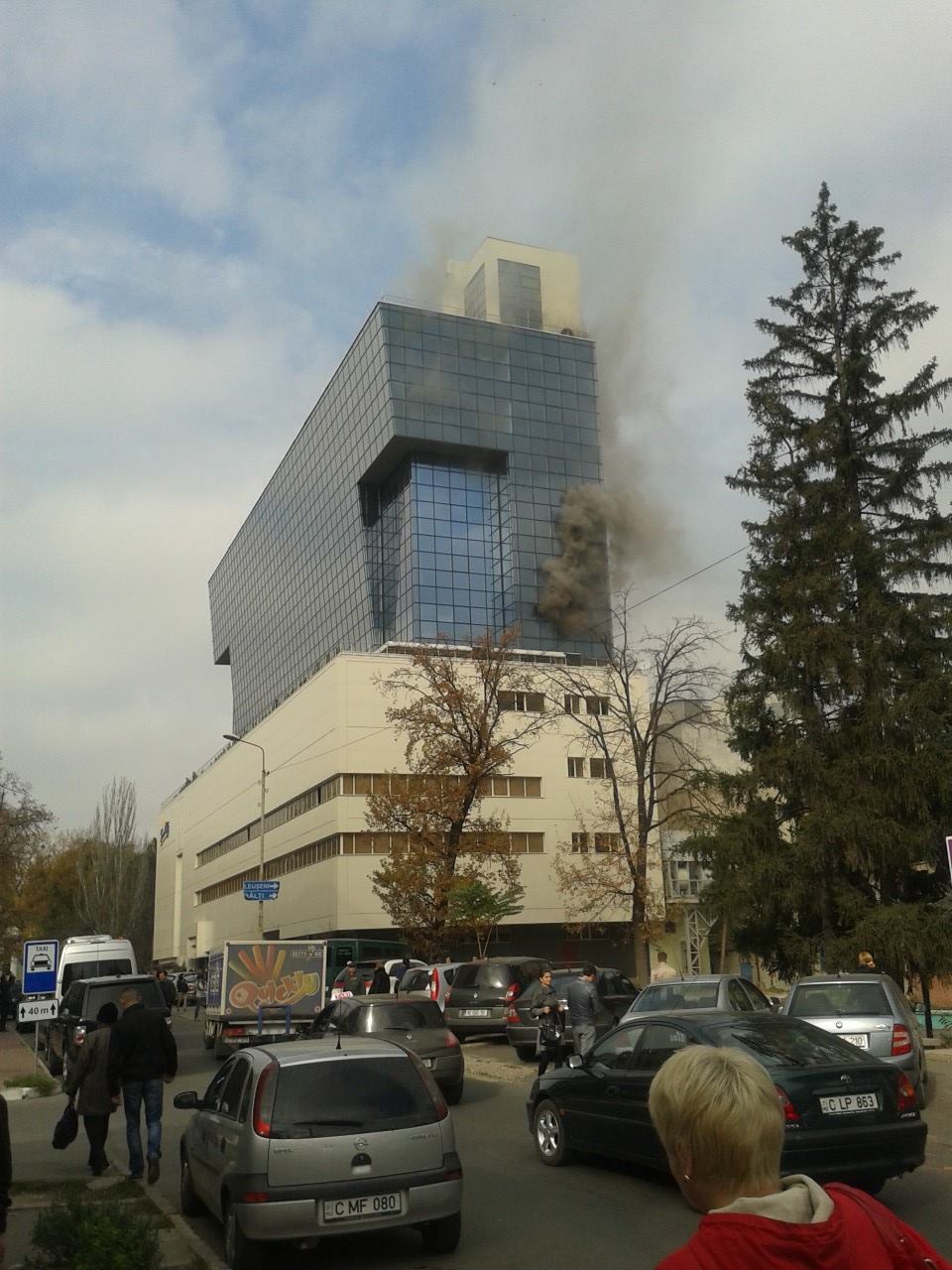 В Кишинёве возник пожар в коммерческом центре Sun City
