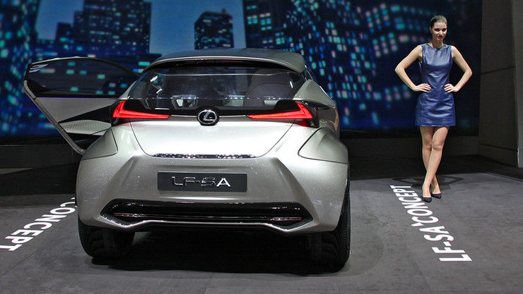 Lexus продемонстрировал новый концепт