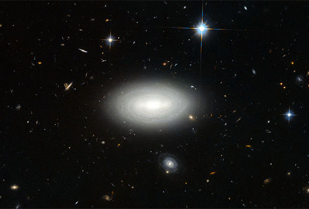 Телескоп Hubble сделал снимок самой одинокой галактики во Вселенной