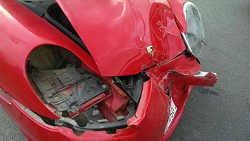 На Чеканах в ДТП попал автомобиль класса «люкс»