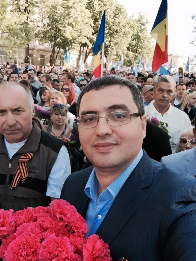 Ренато Усатый празднует День Победы в северной столице