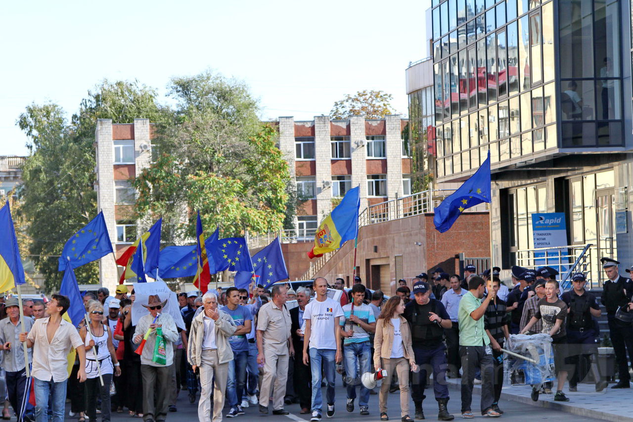 Протестующие пикетировали госучреждения