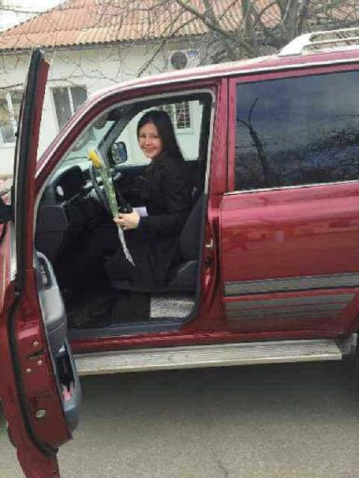 De 8 Martie, poliţiştii de patrulare au oferit femeilor flori