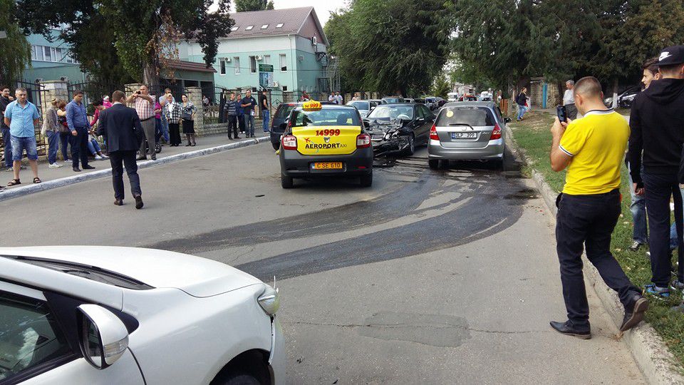 Цепное ДТП в центре столицы - два человека попали в больницу