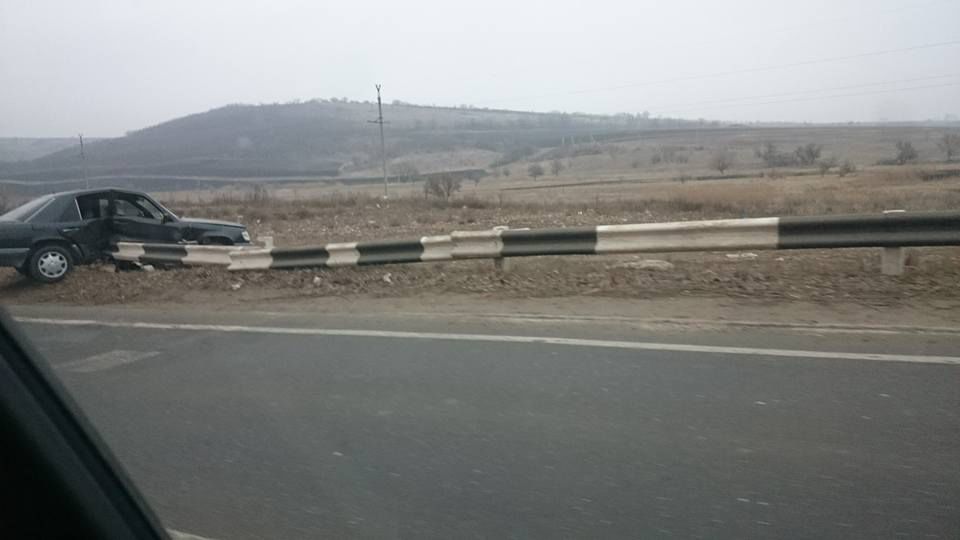 Accident grav în apropiere de Grătiești. O mașină a fost făcută zob