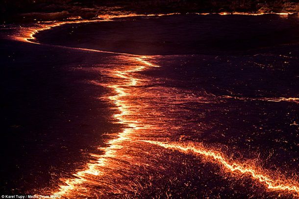 Фотограф-экстремал представил уникальные фото лавового озера