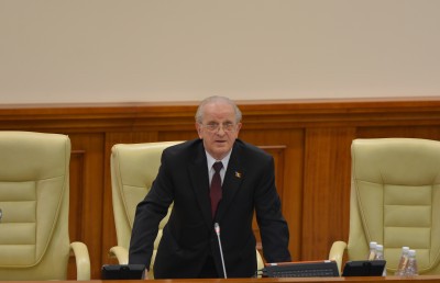Cum arată cel mai în vîrstă și cel mai tînăr deputat din Parlament