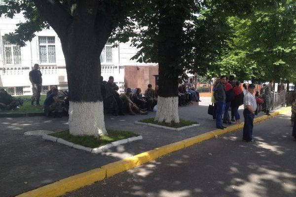 "Правый сектор" в Днепропетровске пикетирует милицию