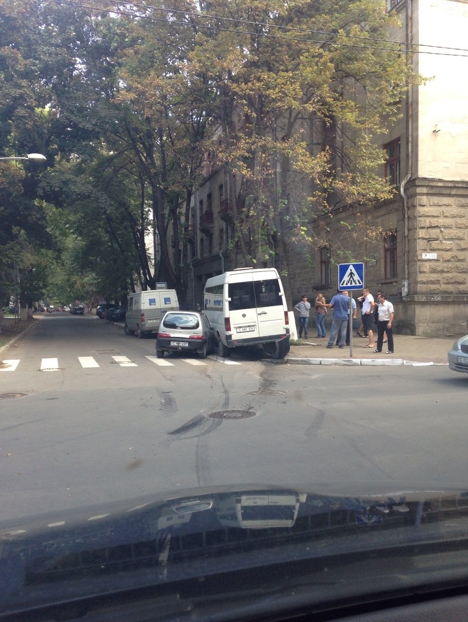 Accident în capitală, cu implicarea unui microbuz de rută