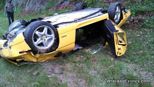 В США разбился суперкар Ferrari F355