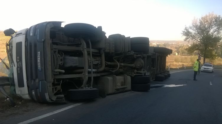 Грузовик с подсолнечником перевернулся в Хынчештском районе
