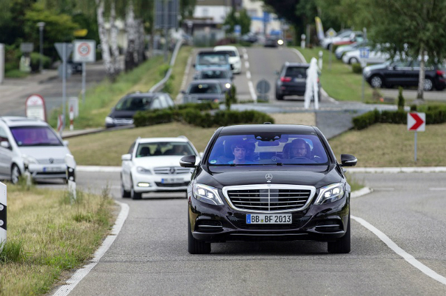 Автомобили Mercedes перейдут на полный автопилот