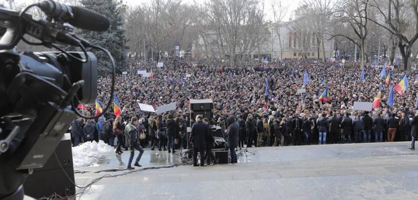 Cifră record de manifestanți în fața Teatrului de Operă și Balet