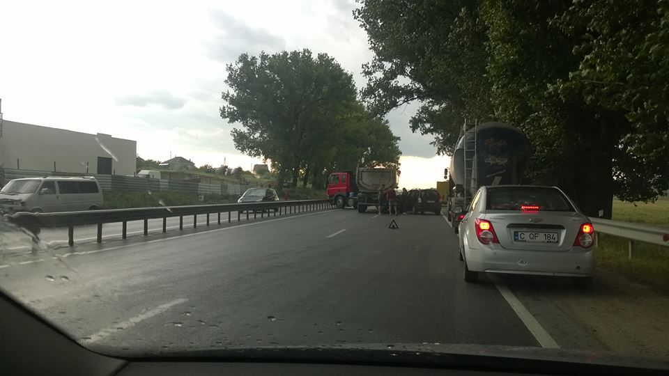 Accident cu implicarea unei mașini de mare tonaj, lângă localitatea Ratuș