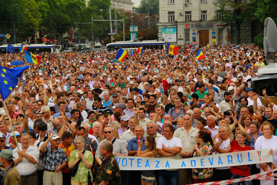 Cîți oameni au fost la protestul din PMAN și cîți la „Moldexpo”