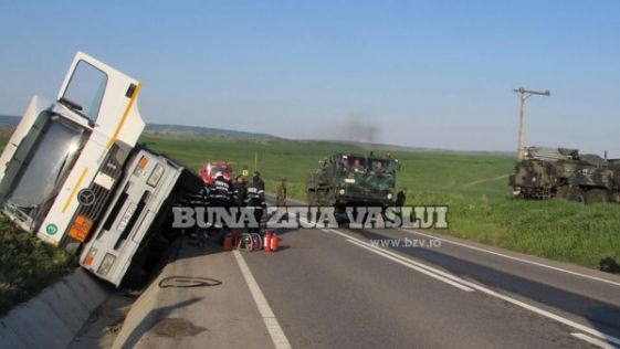 O cisternă cu 24 de tone de motorină s-a răsturnat în România; La volan se afla un şofer moldovean