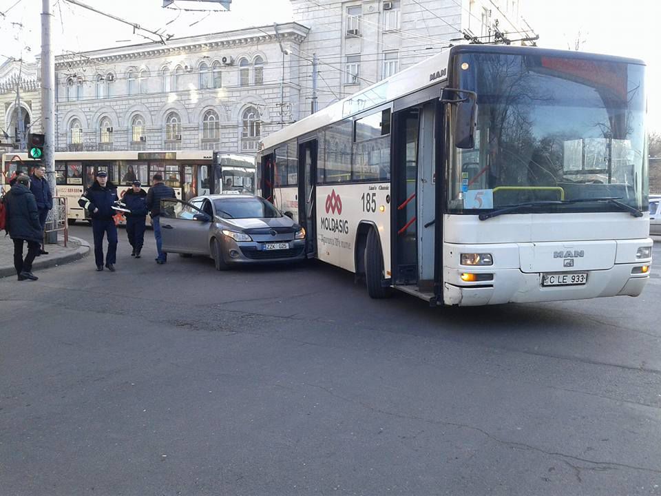 Движение по улице Пушкина было заблокировано из-за ДТП