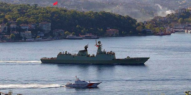 В Черное море вошли два китайских фрегата