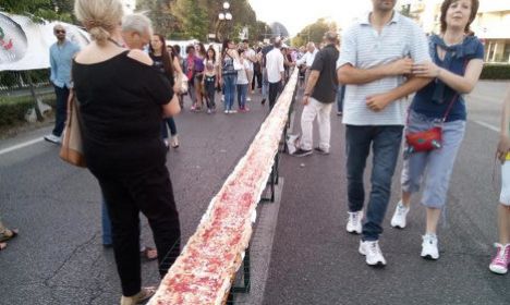 В Италии приготовили самую длинную в мире пиццу