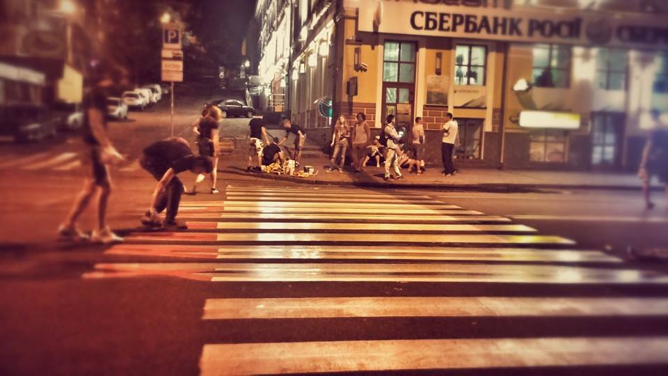 В Киеве появился 3D-переход с надписью «ПТН ПНХ»