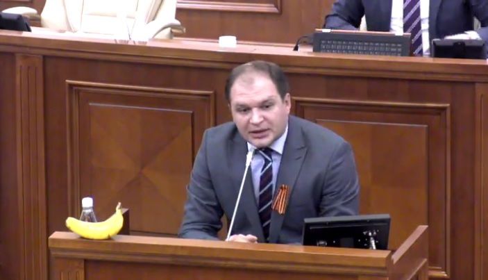 Internauții fac haz de necaz pe seama acțiunii unui deputat