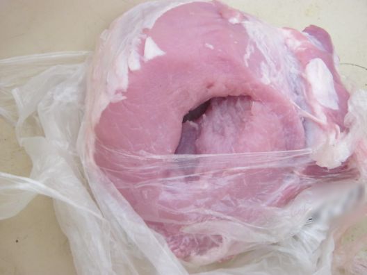 Marijuana ascunsă în ceapă şi carne destinată deţinuţilor penitenciarului
