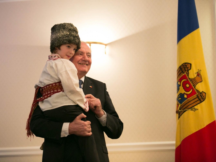 Президент Николай Тимофти принял колядующих